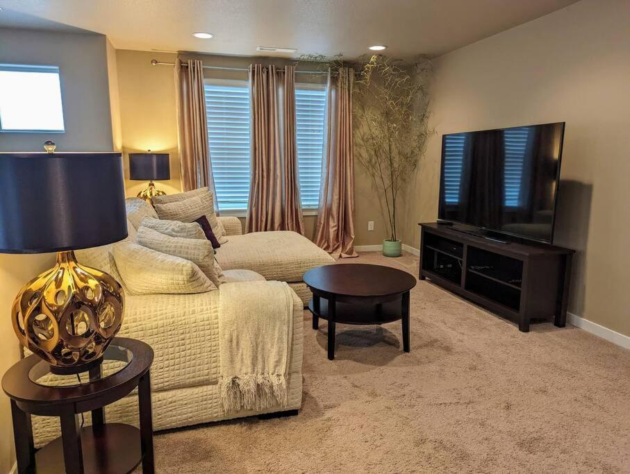 Spacious 3-Bedroom Home With Outdoor Space Eugene Eksteriør bilde