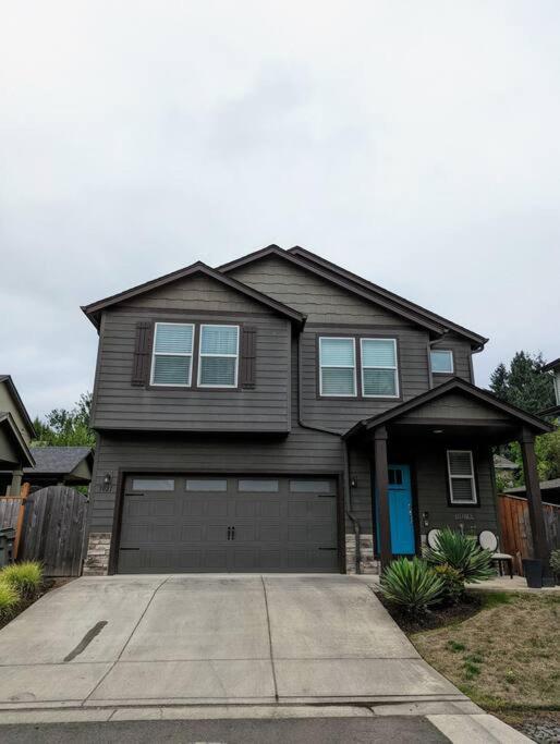 Spacious 3-Bedroom Home With Outdoor Space Eugene Eksteriør bilde