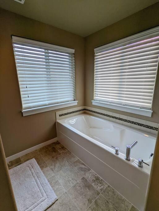 Spacious 3-Bedroom Home With Outdoor Space Eugene Eksteriør bilde